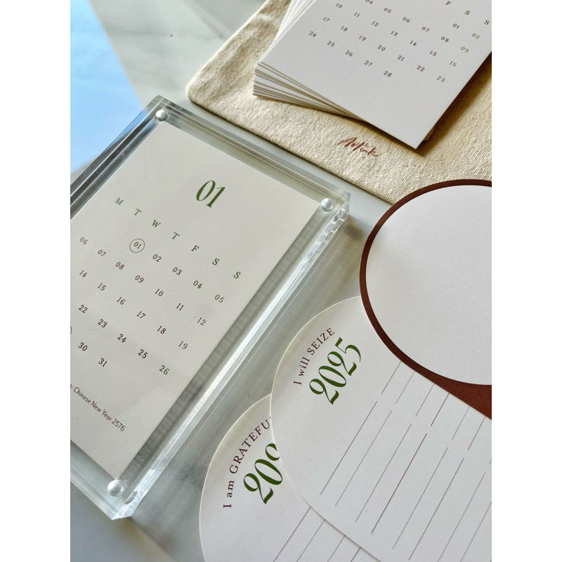 

Floating Calendar Minimalis Modern - Hadiah Natal Tahun Baru