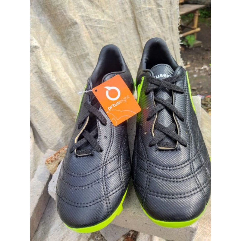 sepatu bola Ortus hitam dewasa terlaris