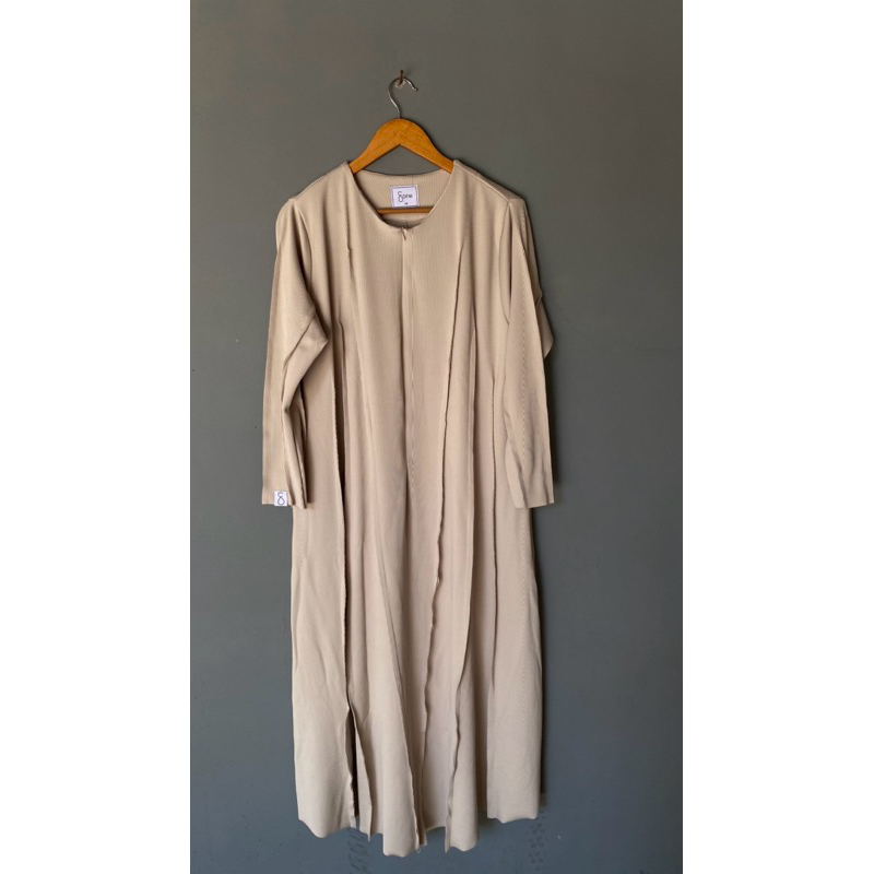 PRELOVED DRESS BYSOFNI “effortless”