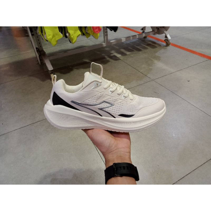 Sepatu Diadora original pria/ Diadora Naraku men's running shoes -Beige (100% original)