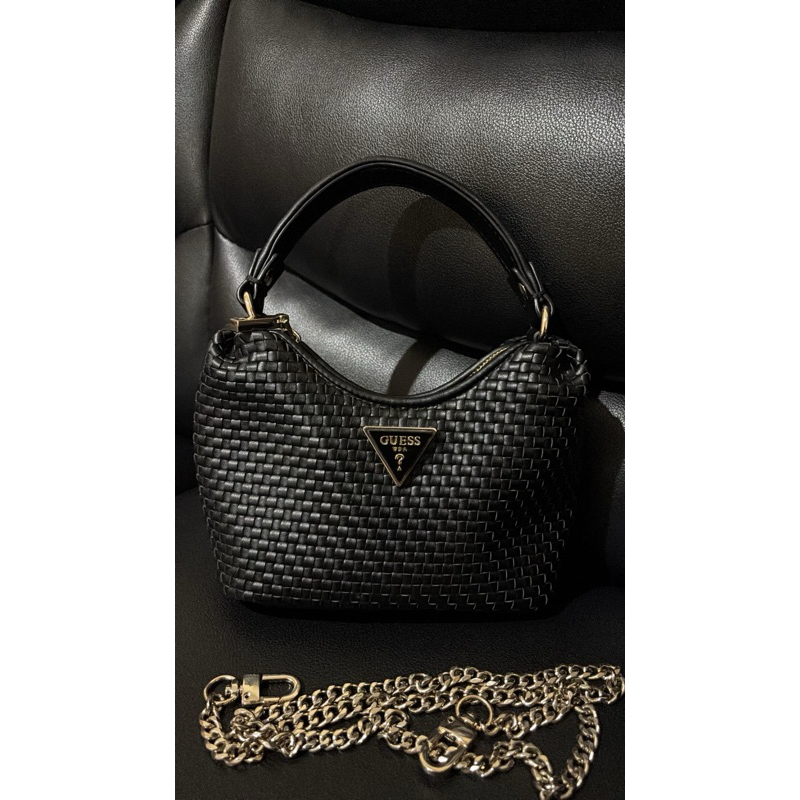 GUESS Tas Tangan Kulit Hitam