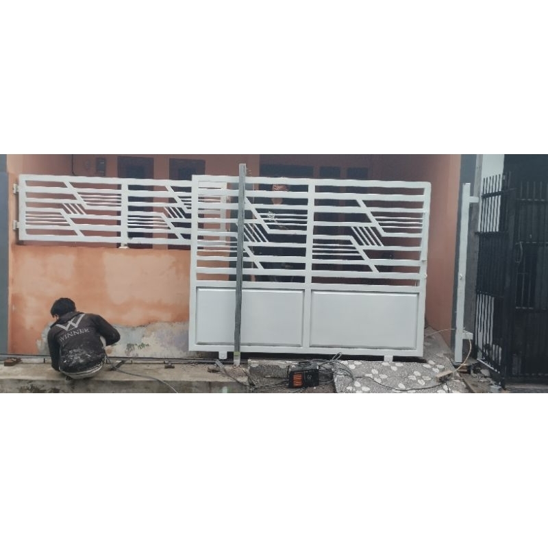 pintu dorong besi