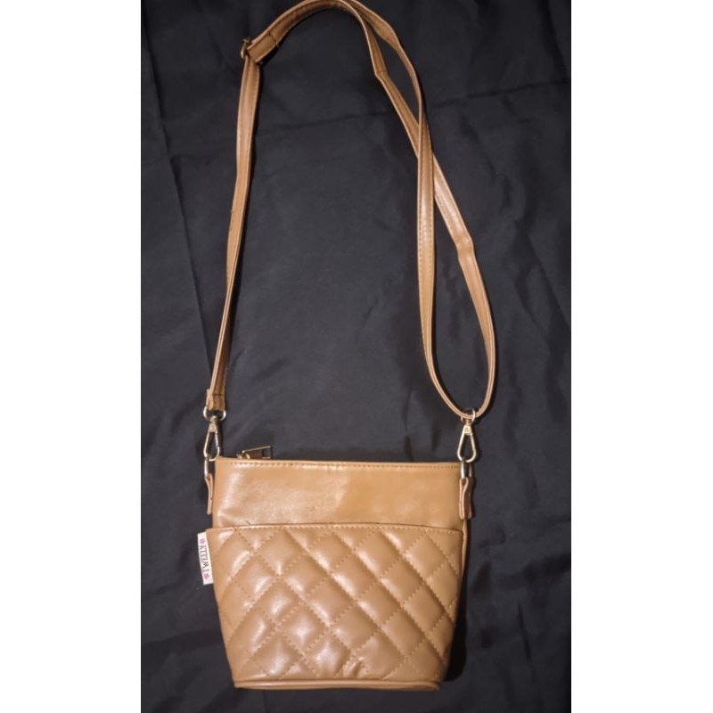 PRELOVED Aira Slingbag Tweely Tas selempang