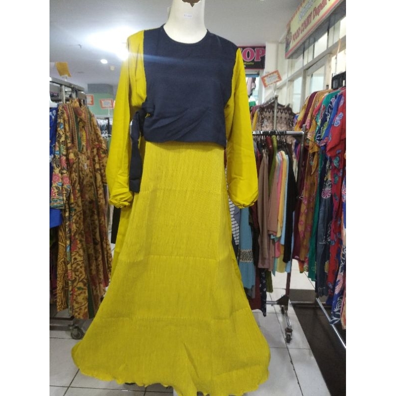 Gamis plisket lengan panjang resleting  model rompi belakang bahan mosscrape ld 110 PB 130