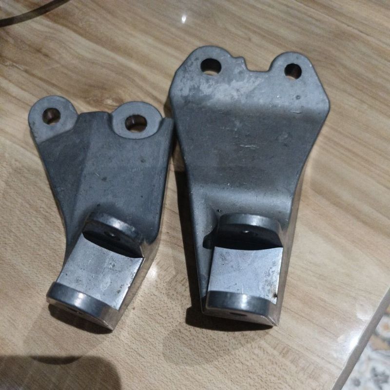 DUDUKAN STEP FOOT STEP PIJAKAN KAKI BELAKANG NMAX NEW ORIGINAL