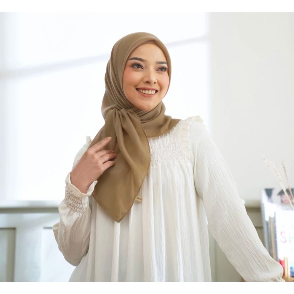 Hijab Paris Premium Segi empat / Jilbab Paris Voal Kerudung Segi Empat / Hijab Voal Ultrafine