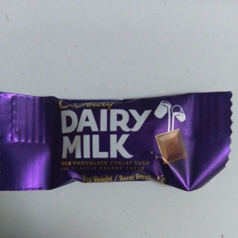 

Cokelat Cadbury daily milk 1 pcs 4.5gr eceran