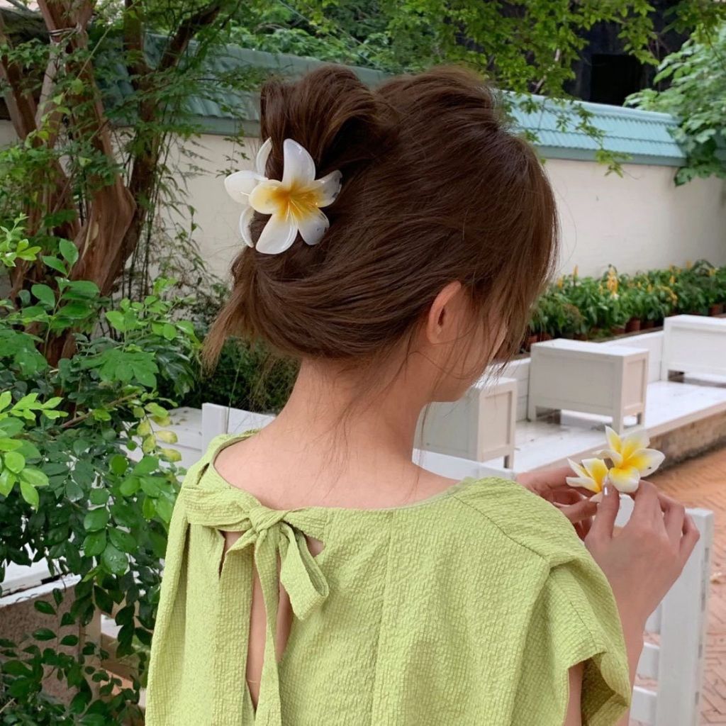 LITTLE SHE AKSESORIS _JEPIT RAMBUT BUNGA BALI_JEPIT KOREA_  Jepit Rambut Bunga dengan Hiasan Kristal