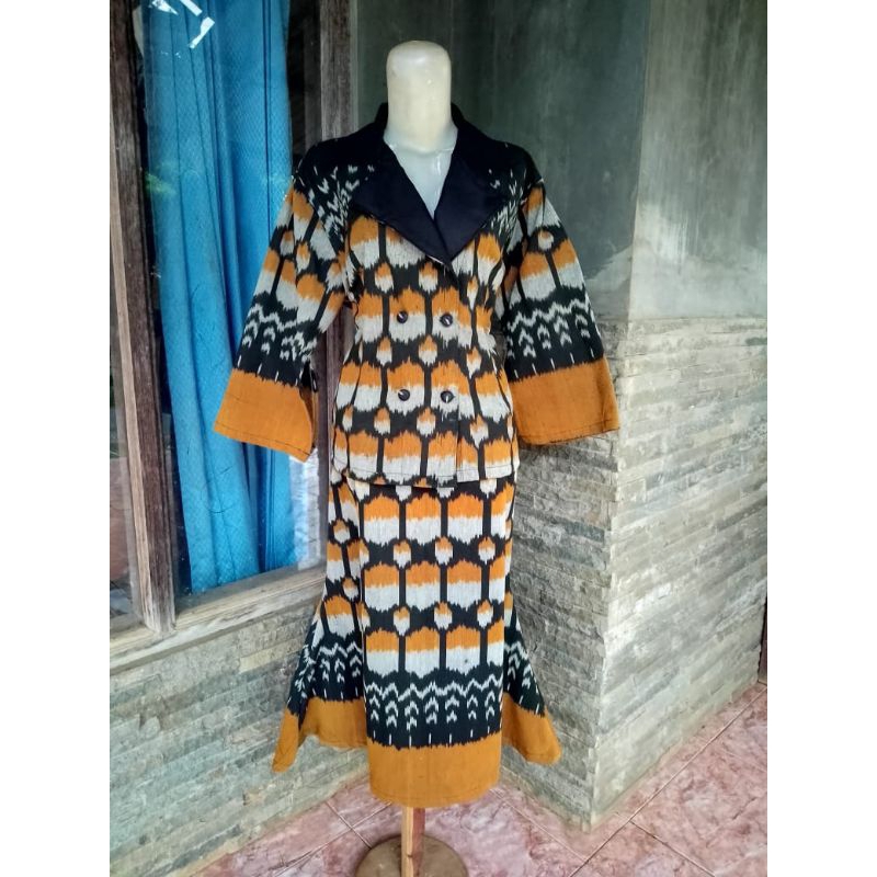 setelan tenun Jepara model rok duyung atasan model blazer