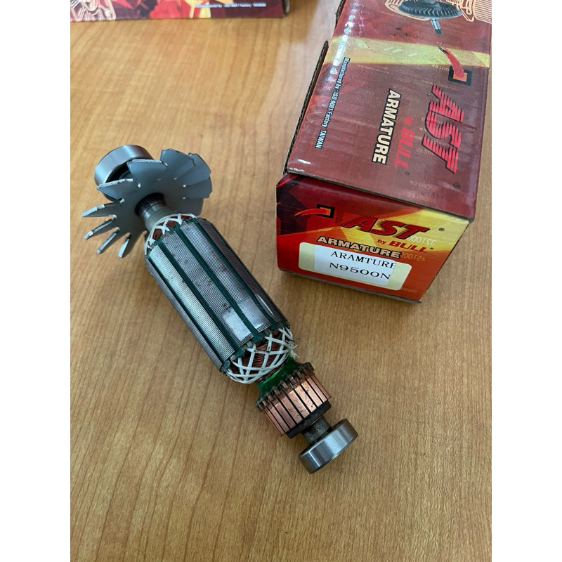 Angker gerinda makita N9500N AST