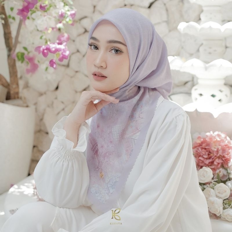 Kinaya Premium Scarf Paris series (Graine-ungu muda). Kerudung segiempat voal premium.