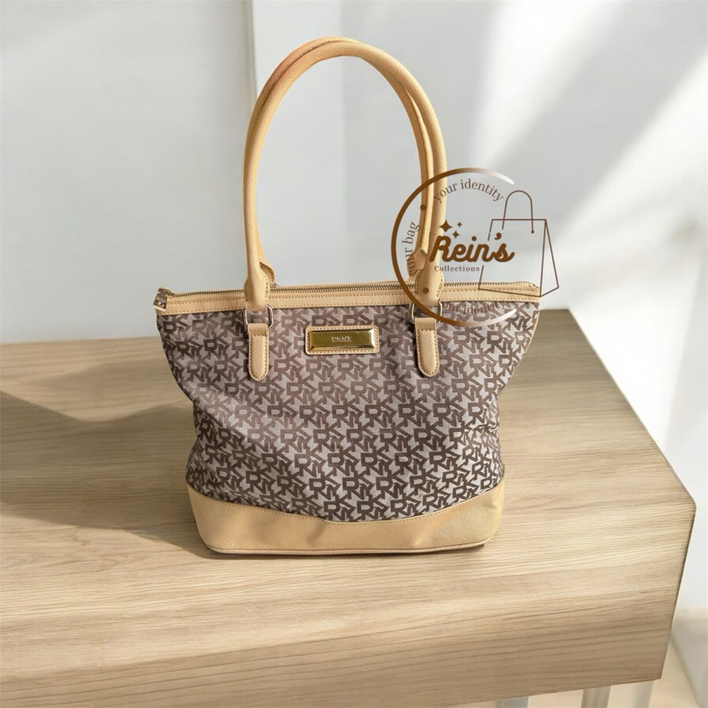 Dkny Donna Karan New York Vintage Pulogo Plaque Tote  Bag