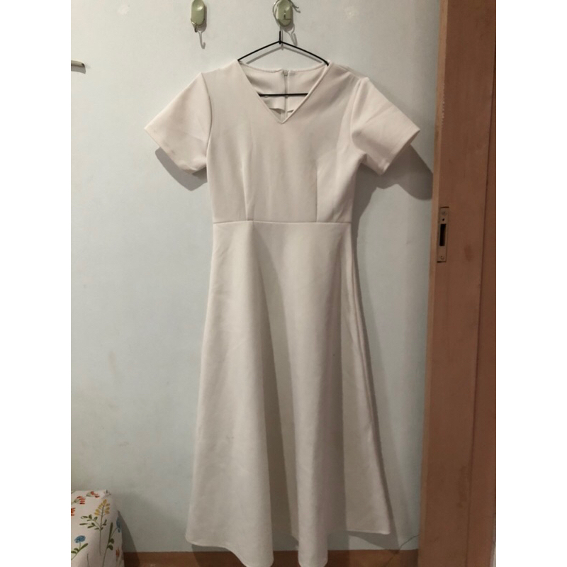 dress putih polos scuba