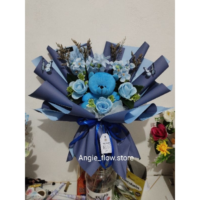 

Buket Bunga artificial thema biru by Angie_flow.store. hari ibu. hari guru. wisuda. lamaran. wedding. ulang tahun