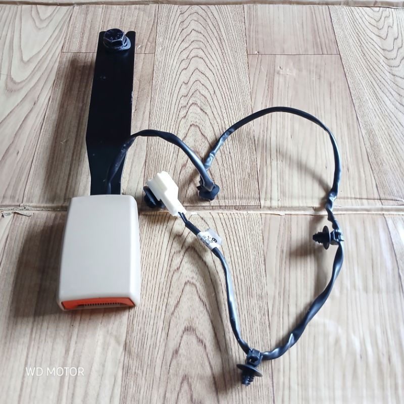 Stik Tangkai Seat Belt Seatbelt Lock Kunci Avanza Xenia Rush Terios Mobil Universal ORIGINAL