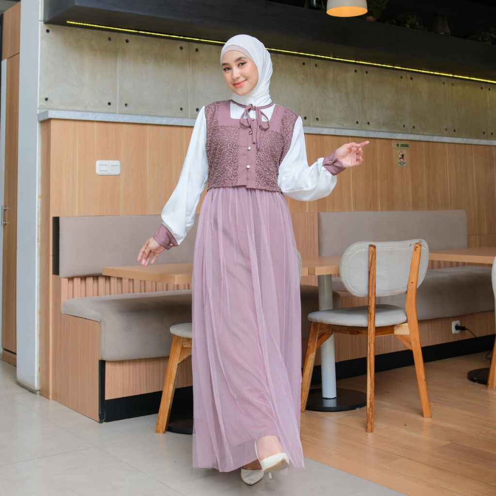 BUSANA BAJU MUSLIM | Maja Maxi Dress Brokat Tile – Gamis Wanita Terbaru | Tiffany Twill Elegan