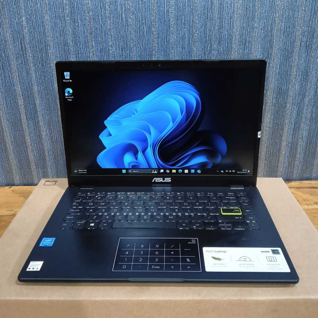 Asus VivoBook E410MA, Pentium Silver - N5030, Ram 8Gb / 512Gb, NumberPad, #Backlight, Slim, Cantik, 