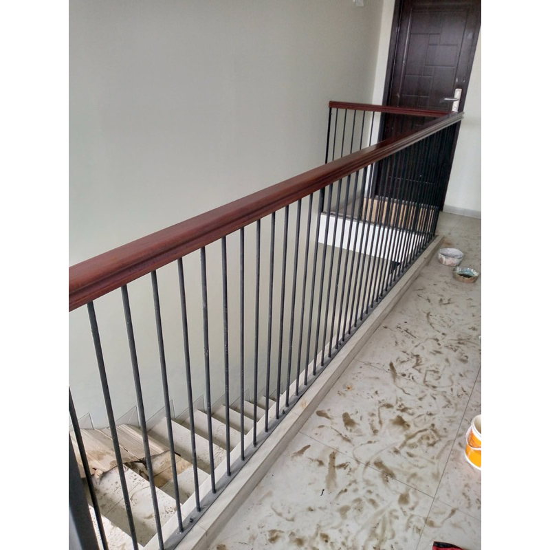 Reling Tangga Pegangan Kayu Minimalis
