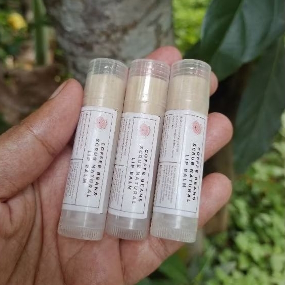 

COFFEE LIP BALM BIBIR GELAP MENGEMBALIKAN WARNA ALAMI BIBIR