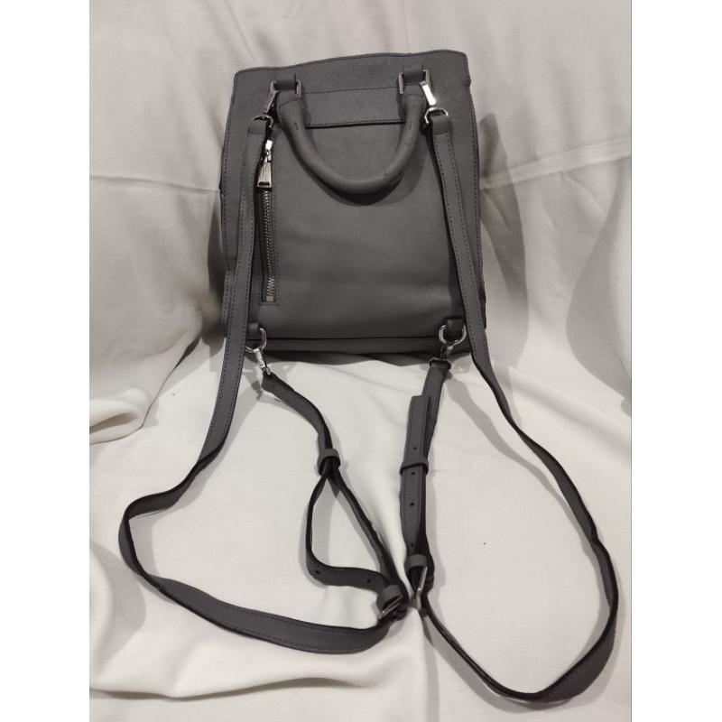 Ransel abu Safiano Nicole Miller