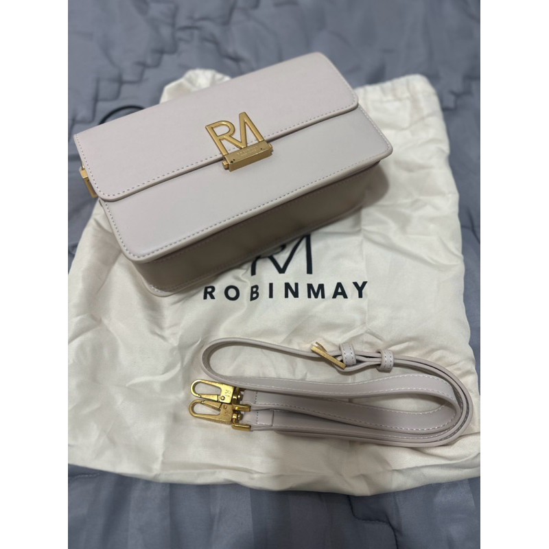 Preloved Robin May Nude