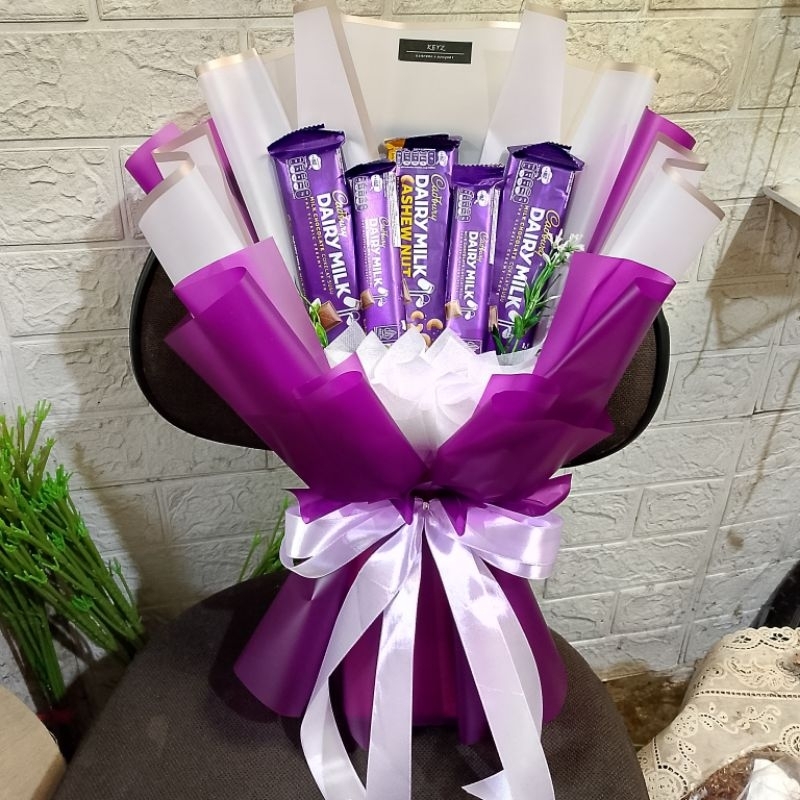 

Buket Coklat Cadbury hadiah ulang tahun wisuda anniversary graduation valentine pacar