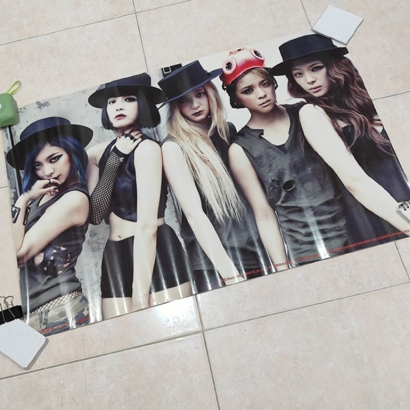 Poster f(x) Red Light album ketiga