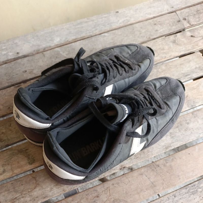 Sepatu Saint Barkley