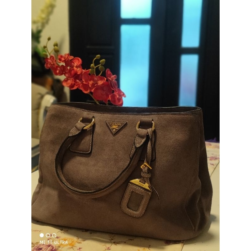 hand bag prada preloved