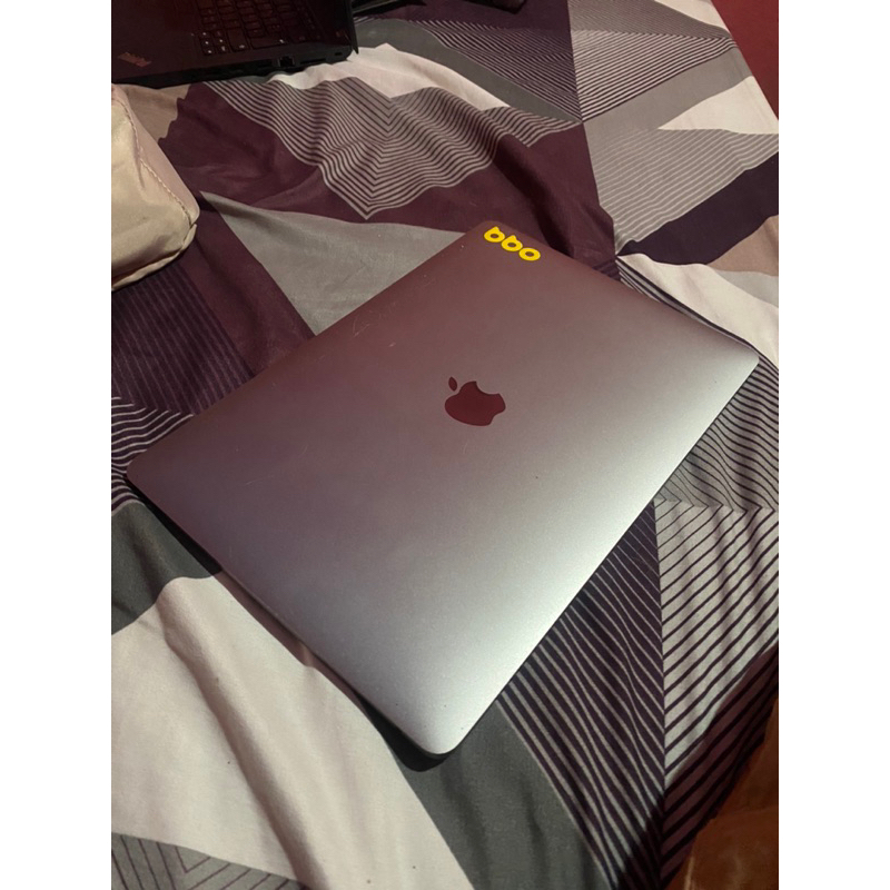 macbook pro 2017 non touchbar minus