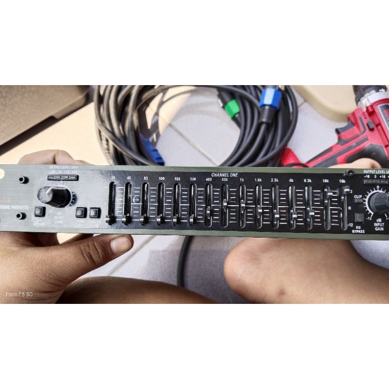 Equalizer DBX 115 plus Sub