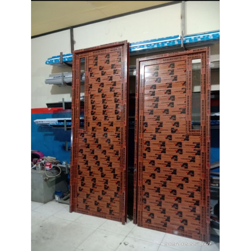 Pintu-Spandrel-Urat-Kayu-Aluminium