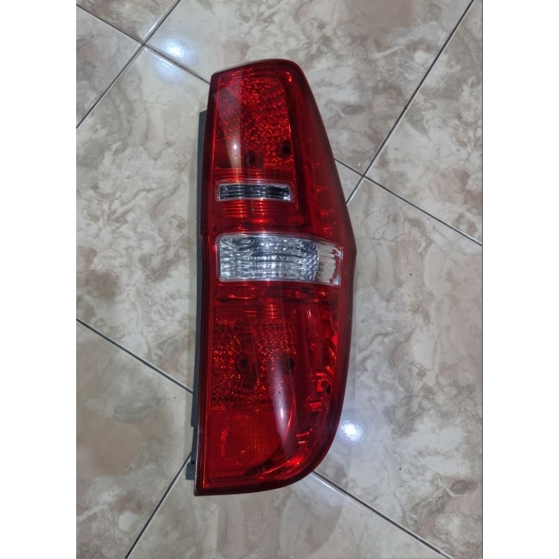 lampu belakang hyundai H 1