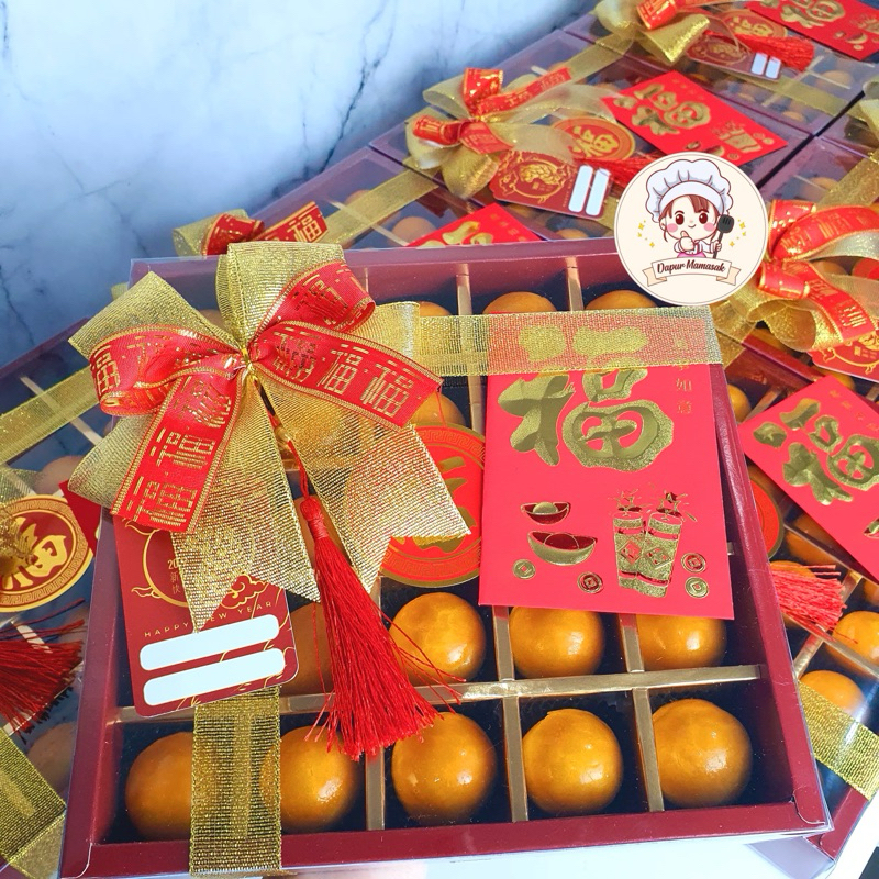 

DM - (1 Box Isi 25PCS) Paket Nastar Imlek Hampers Kue Nastar Wisman Premium Isi 25pcs / Chinese New Year Hampers Kue Nastar Dijamin Enak / Kue Kering Terenak / Nastar Hampers / Kue Lunar / Hamper Nastar Wisman / Tukar Kado