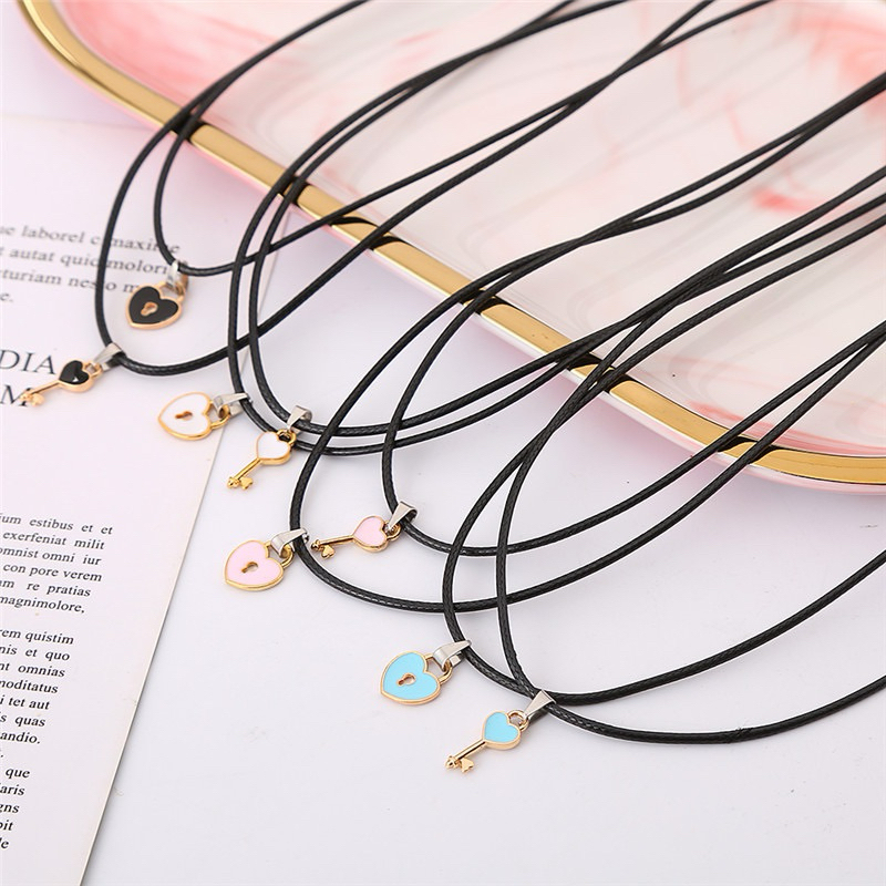 Kalung Couple kunci pasangan 1 set isi 2 kunci gembok putih hitam pink