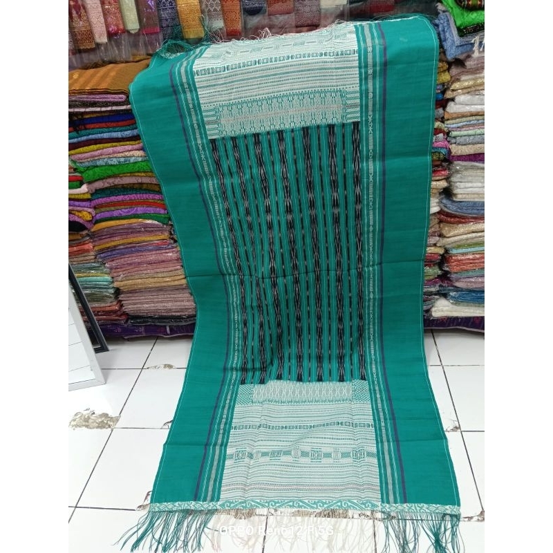 ULOS PUCCA/RAGIHIDUP TARUTUNG TENUNAN TANGGA. WARNA HIJAU