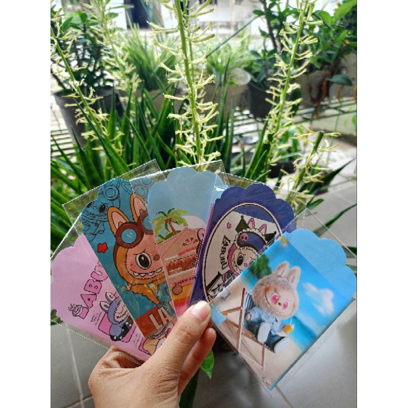 

(ISI 10 PCS) AMPLOP LEBARAN MEDIUM MOTIF LABUBU DAN SANRIO MEDIUM GLOSSY