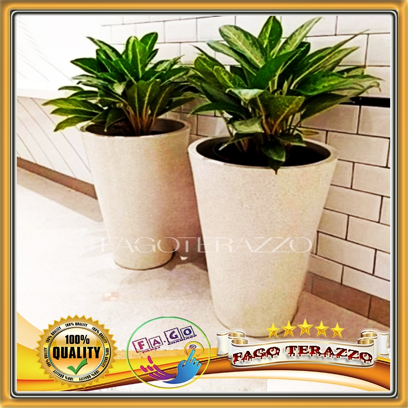 Pot Taman Teraso Tipe Gelas Tinggi