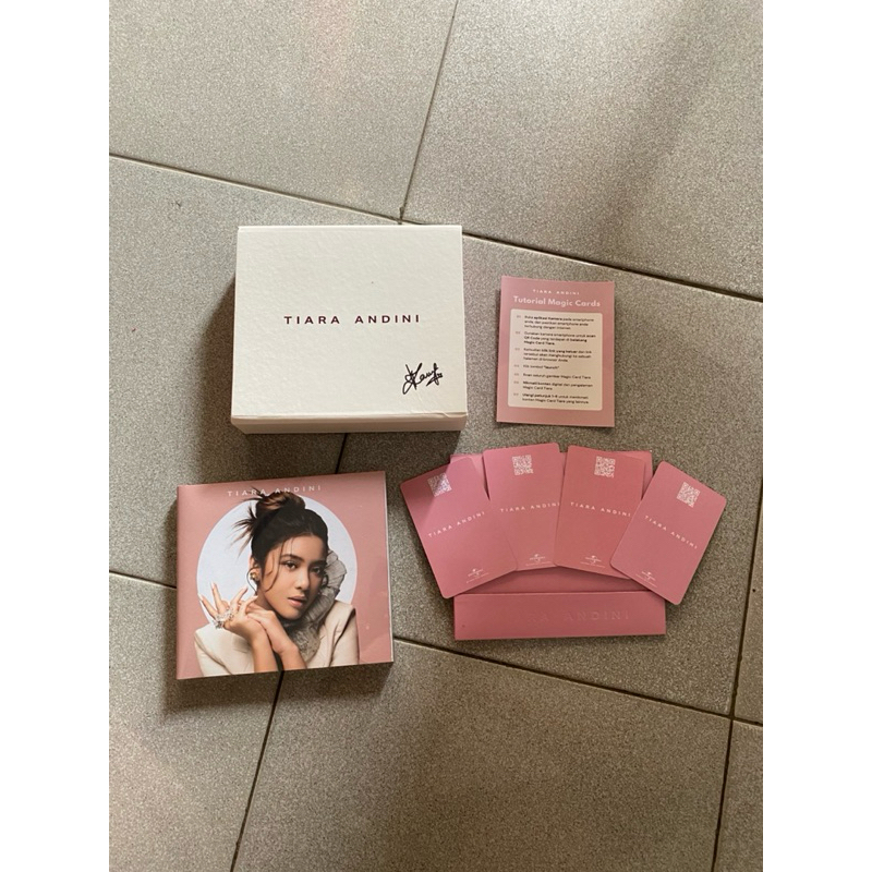Boxset debut album Tiara Andini