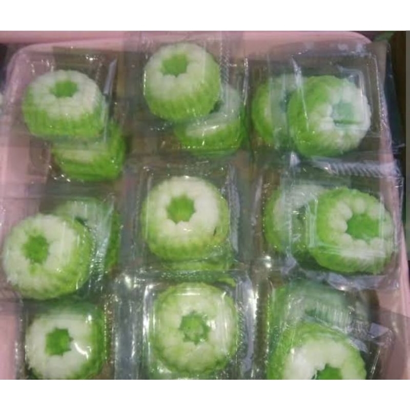 

kue subuh / kue basah / jajanan pasar / putu ayu