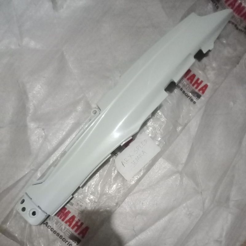 cover body body belakang kanan f1zr putih 4US-F1741-00-GE