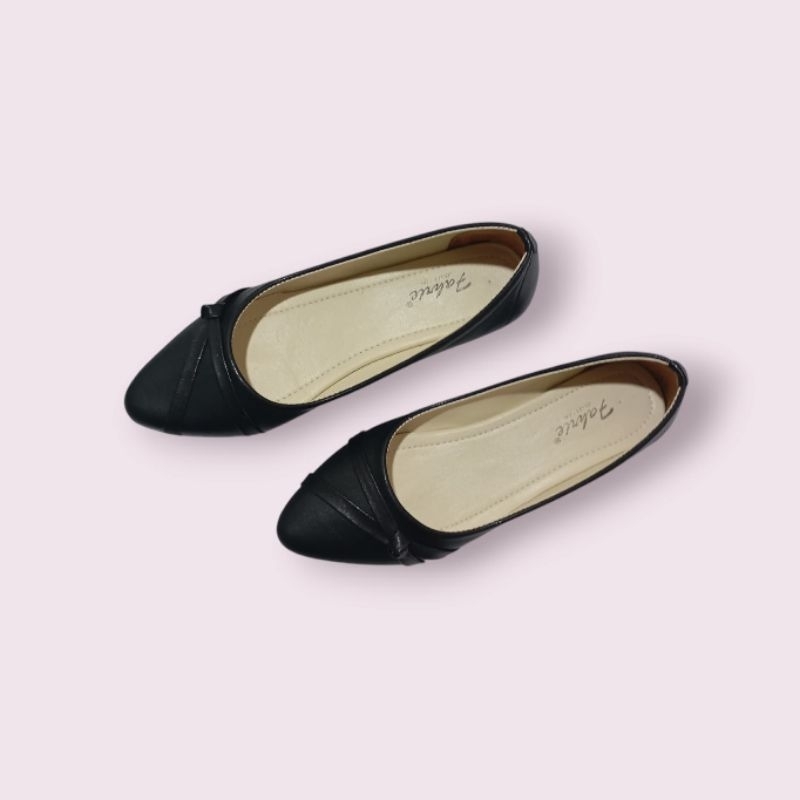 elora Sepatu Wanita Hitam Putih 36/40