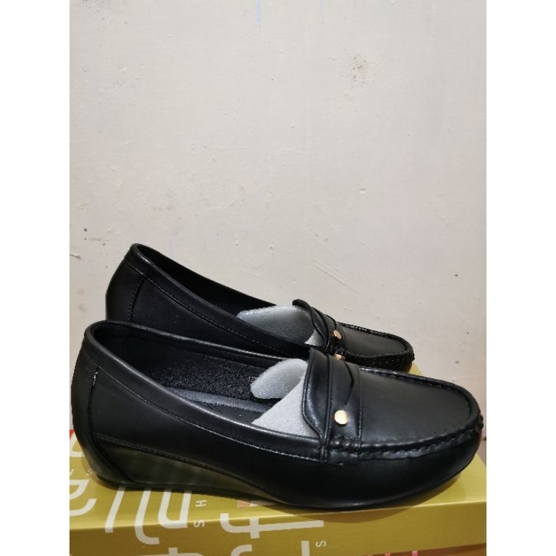 Sepatu Flat Hitam Wanita FLADEO
