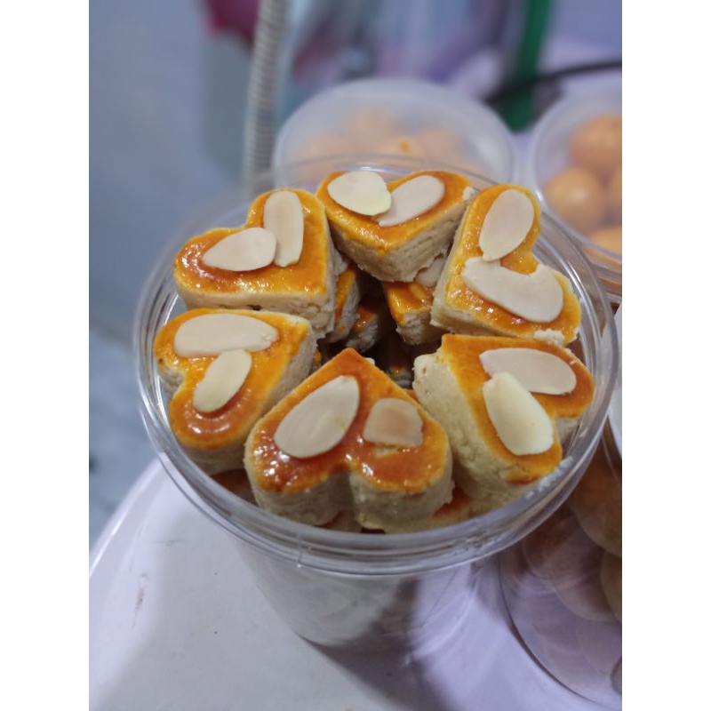 

kue kacang premium toping almond