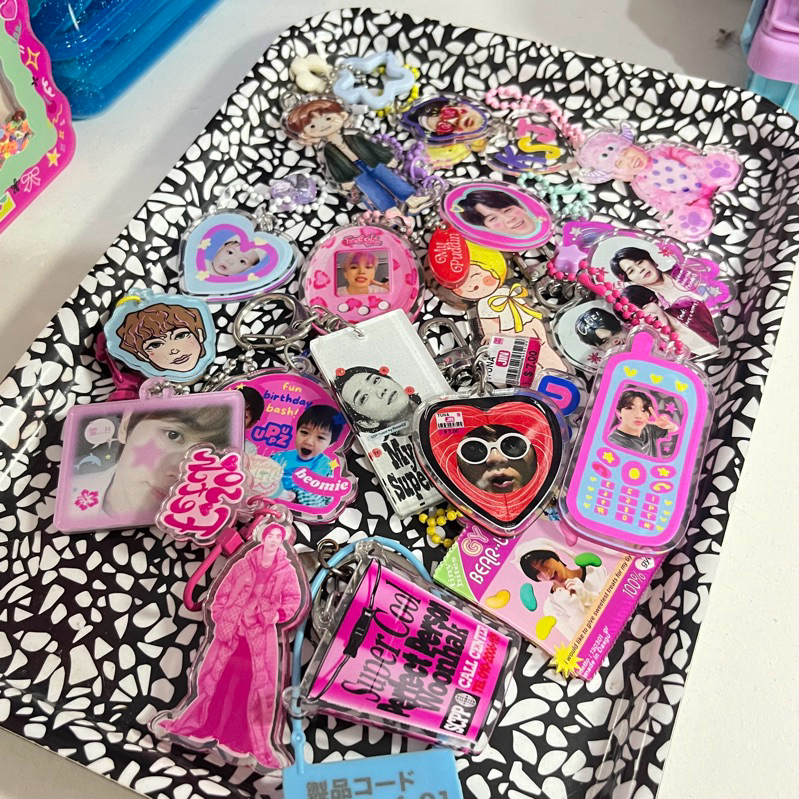 Preloved keychain cahol bts svt txt riize