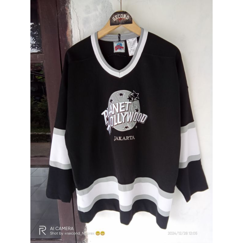 Sweater Planet Hollywood Jakarta Hitam Putih
