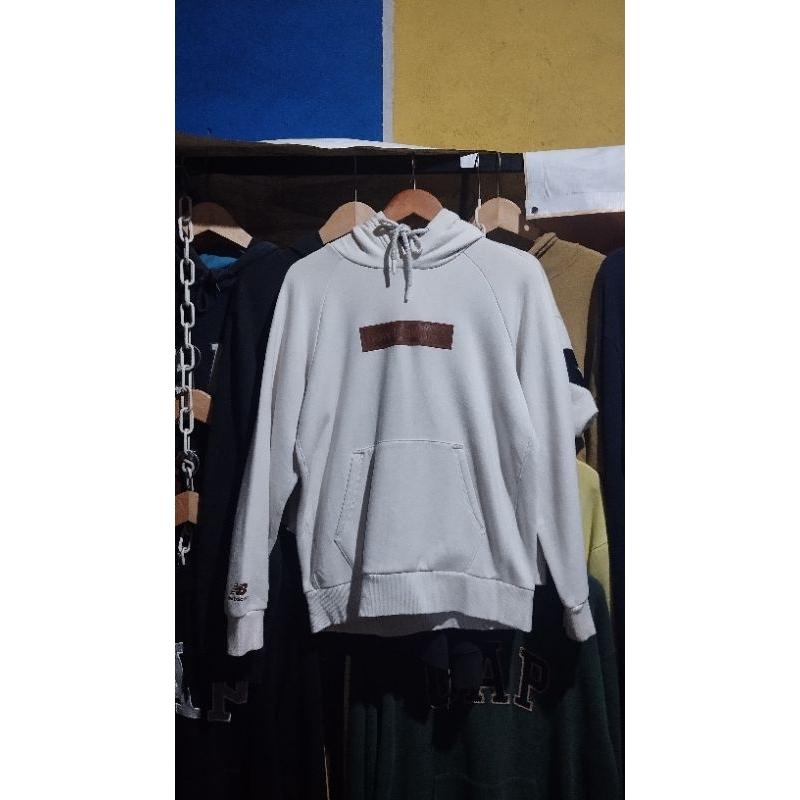 hoodie nb putih