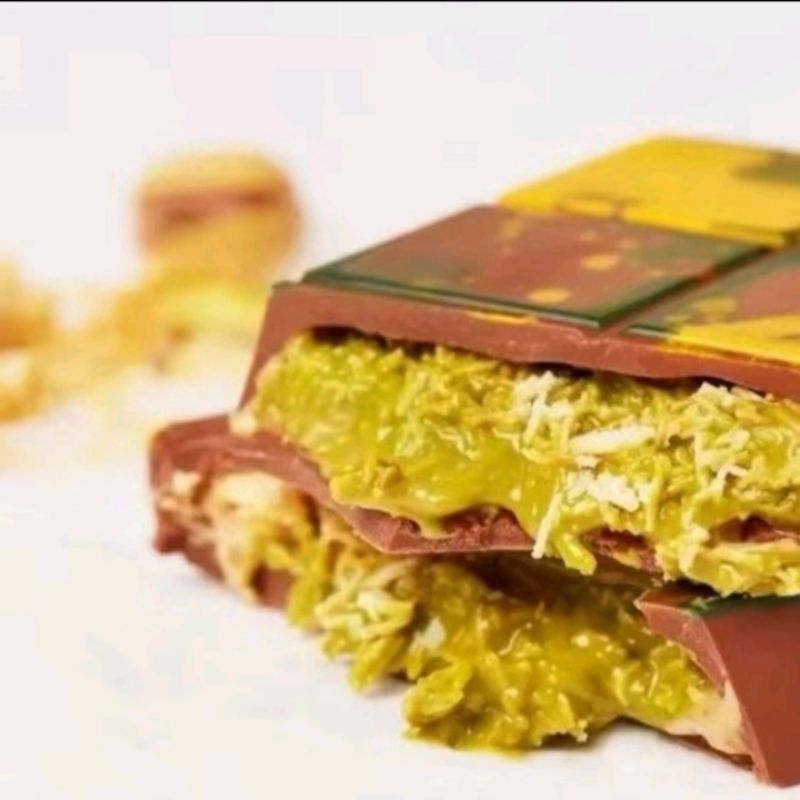 

Nycyta Home Chocolate Dubai Viral "Pistachio Kunafe" Coklat Original Crispy Berat 270 Gr, Size 16X8