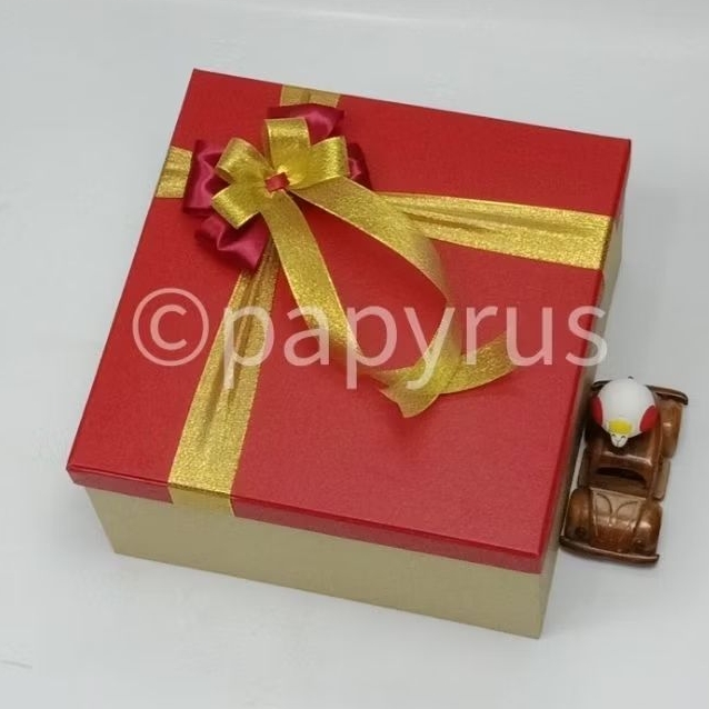 

PAPYRUS Kombinasi 30x30 Tinggi 15cm Kotak Kado Gift Box