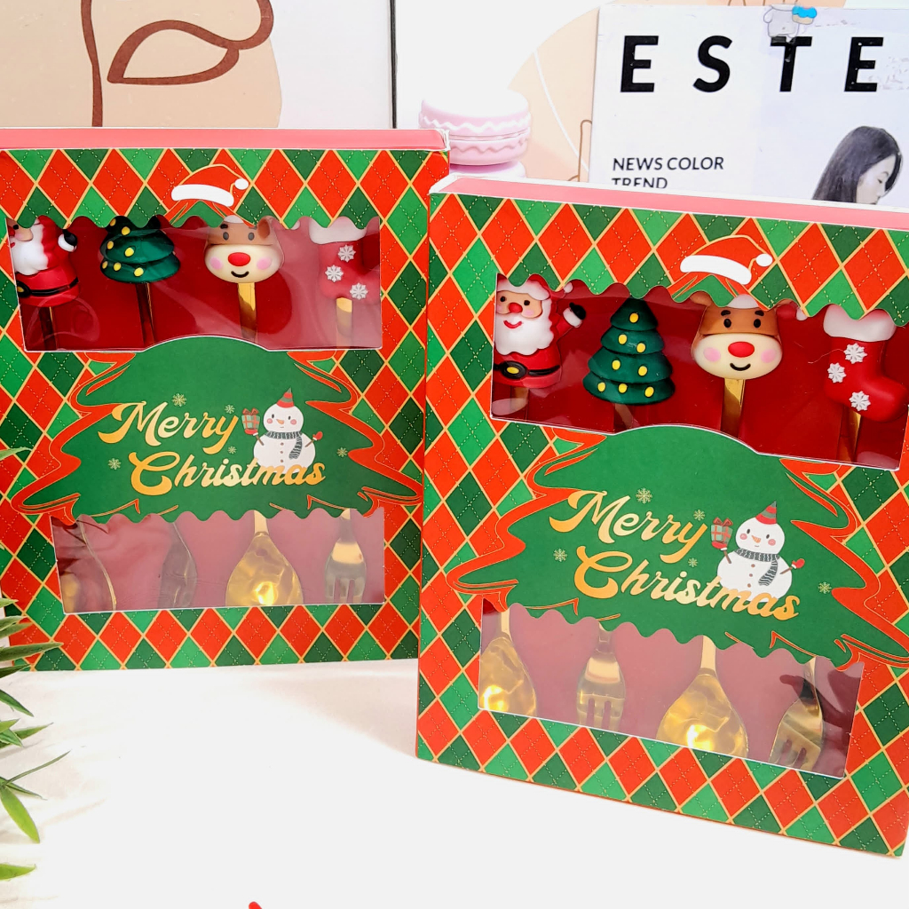 

BOX Mewah Sendok Garpu Natal 1 Set isi 4 PCS Lengkap Warna Gold / 1 SET Box Hampers Natal Chrismast Alat Makan Premium Quality 2 Sendok + 2 Garpu Lengkap Kualitas Terbaik Bisa Grosir dan COD Harga Termurah